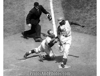 Reds FRANK ROBINSON 1956 Action  1460